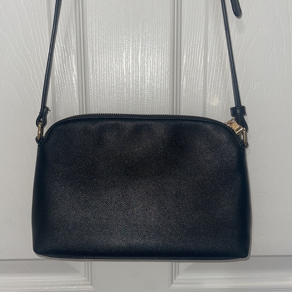 SIMPLE BLACK PURSE - Picture 2 of 4